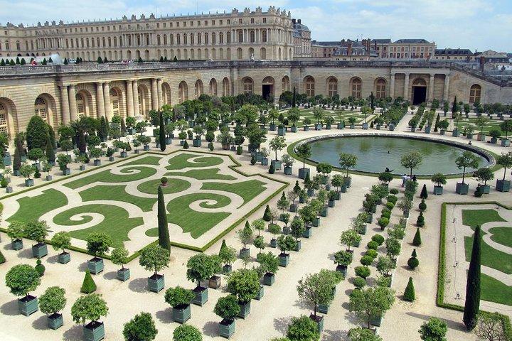 Versailles Private Day Excursion with Palace, Gardens & Trianon