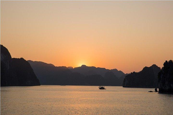 Halong Deluxe Day Trip- 6 Hour Cruise