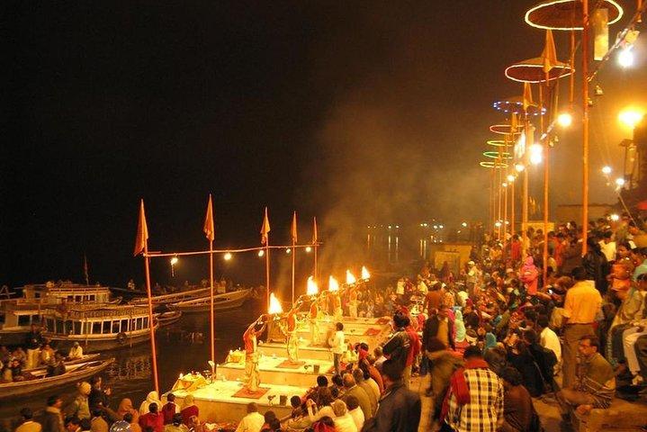 Varanasi:Sunrise tour with Ganga aarti,Akhada visit,Ancient stepwell & Breakfast