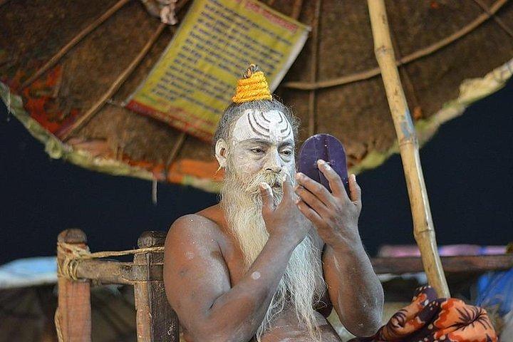 Varanasi:Sunrise tour with Ganga aarti,Akhada visit,Ancient stepwell & Breakfast