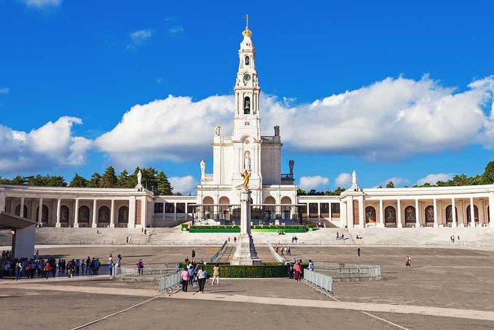 Fátima - Full Day Private Guided Tour from Lisbon by minivan