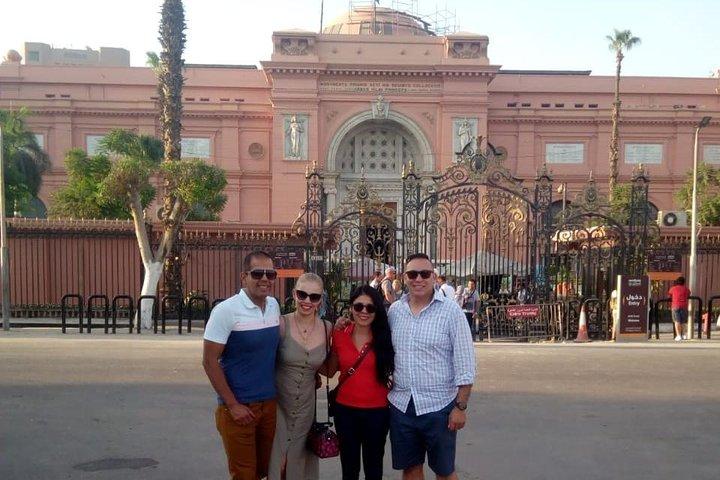 Cairo Private layover tour Giza pyramids, Sphinx and Egyptian museum