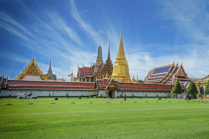 Cultural Treasures of Bangkok: Temples & Royal Palace Tour