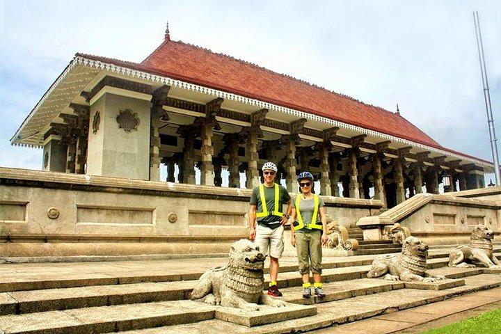 Colombo City Highlights by Bicycle