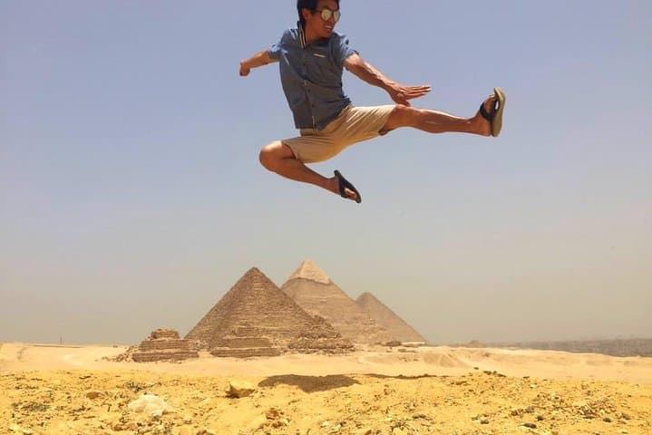Full Day Tour to Giza Pyramids and old Egyptian Museum in Cairo