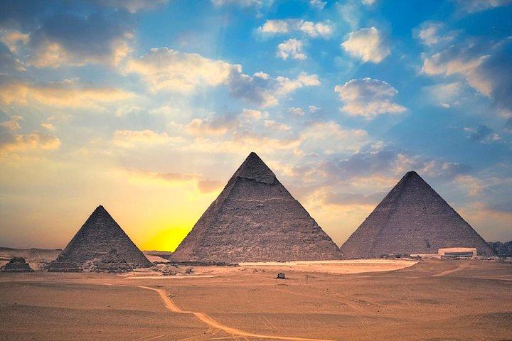 One-Day Giza Pyramids and Cairo Tour