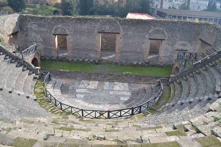 Transfer from Naples to Positano with 2 hours Private Tour in Pompeii