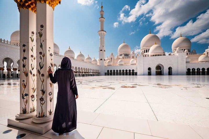 From Dubai: Abu Dhabi Day Tour with Ferrari World Tickets