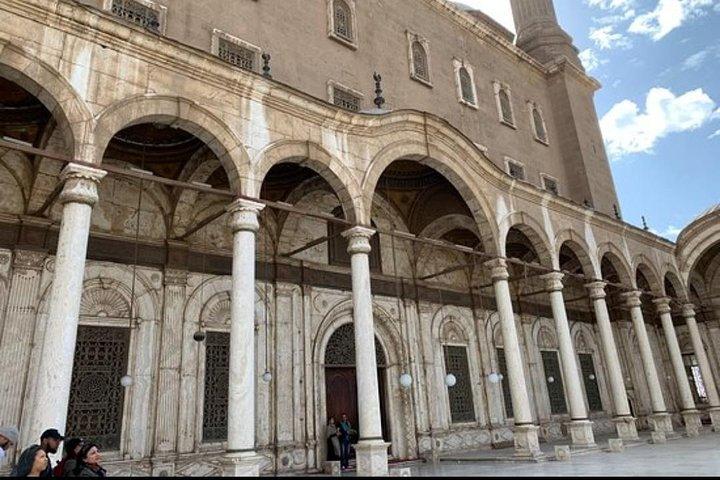 Private Day Tour to Pyramids ,The Egyptian Museum And Old Cairo