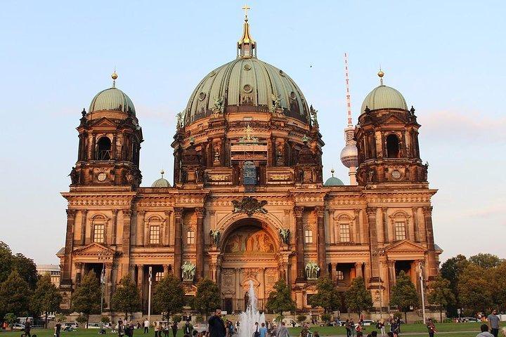 Private 4-hour City Tour of Berlin with driver & official guide w/ Hotel pick up