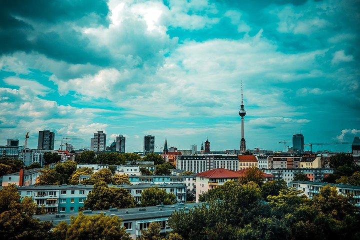 Private 4-hour City Tour of Berlin with driver and official guide