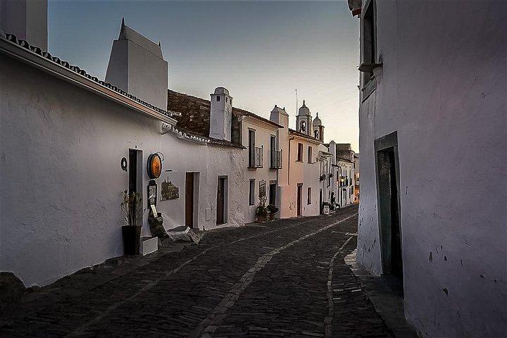 Évora & Monsaraz: Alentejo Traditions Private Tour from Lisbon