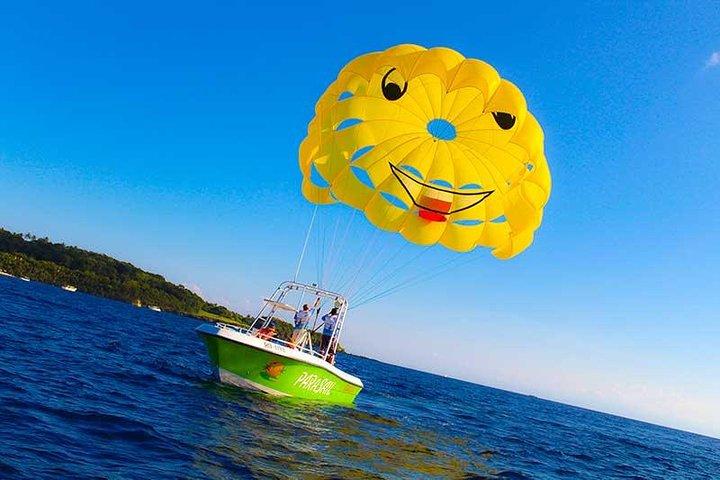 Roatan Parasailing, Reef Snorkel & Beach Combo