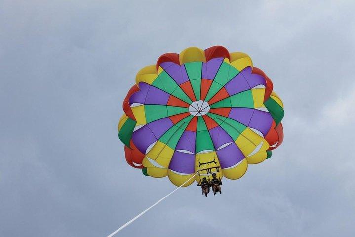 Roatan Parasailing, Reef Snorkel & Beach Combo