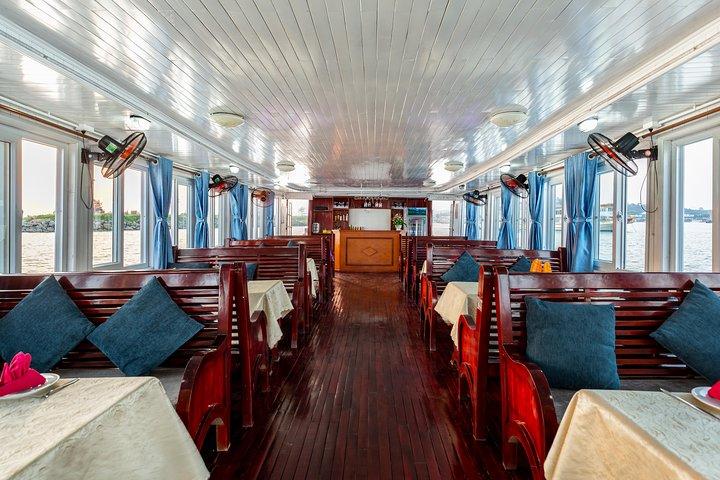 Halong Bay Cruise Day Trip: Visit Thien Cung Cave, Kayaking & Lunch - best price