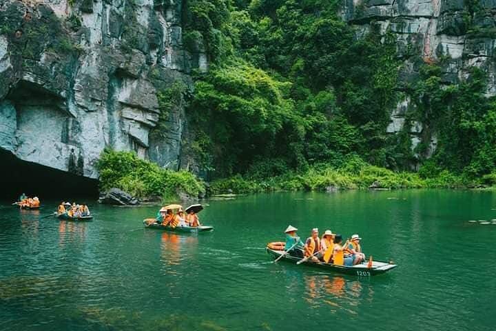 Best tour Ninh Binh Trang An and Mua Cave Limousine Buffet Lunch
