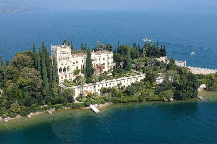 Private boat tour to Isola del Garda and surroundings.