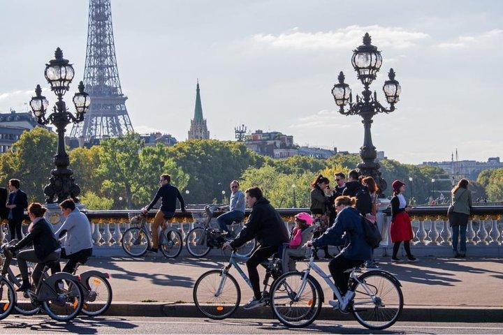 Private electric bike across the wonders of Paris