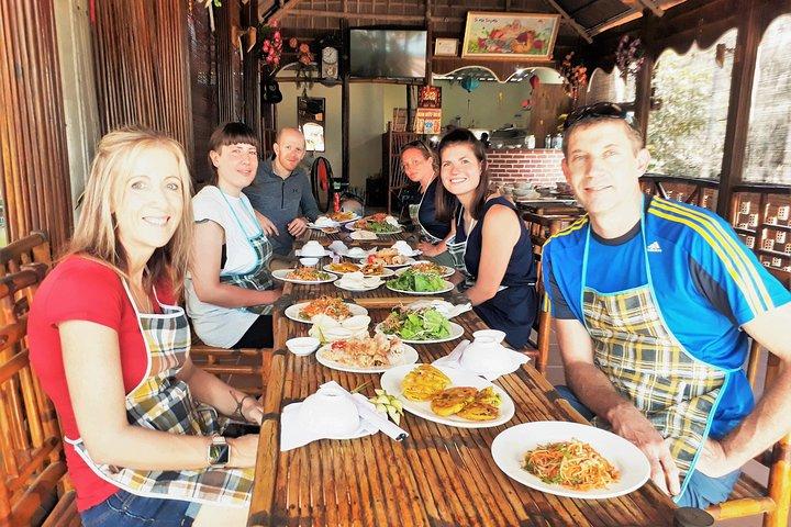Hoi An Eco Tour Cooking Class & Fishing (Local market,basket boat,learn cooking)