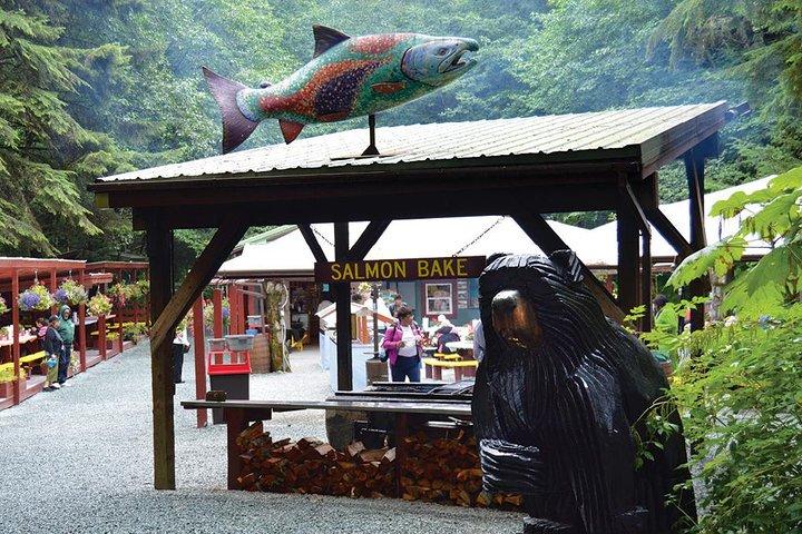 Mendenhall Lake Kayak and Salmon Bake Adventure