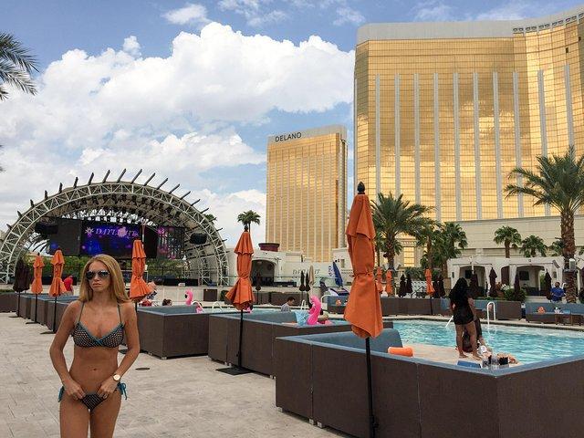 Las Vegas VIP Pool Party Tour