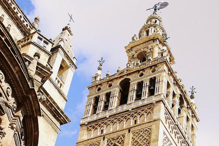 Alcazar, Cathedral & Giralda Small Group, Max. 9 Guests