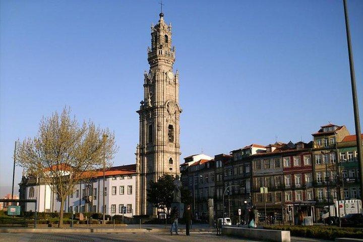 Private 2-Day Tour to Porto & Aveiro & Fatima & Nazaré & Óbidos
