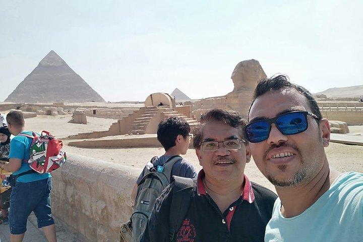 4-hours Private Tour Giza Pyramids ,Sphinx ,Valley Temple Camel Ride and Lunch