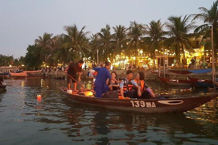 Hoi An Ancient Town -Walking Tour,Lantern Boat Ride, Night Market