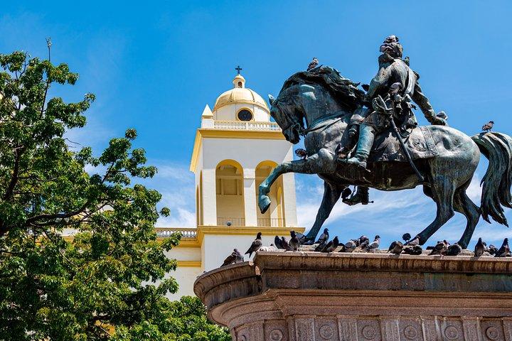 Real City Tour San Salvador : Historic Center & Boqueron Park