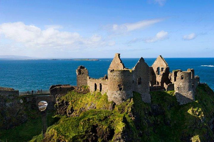 Giant Causeway, Dark Hedges & Whiskey Distillery tour from Dublin