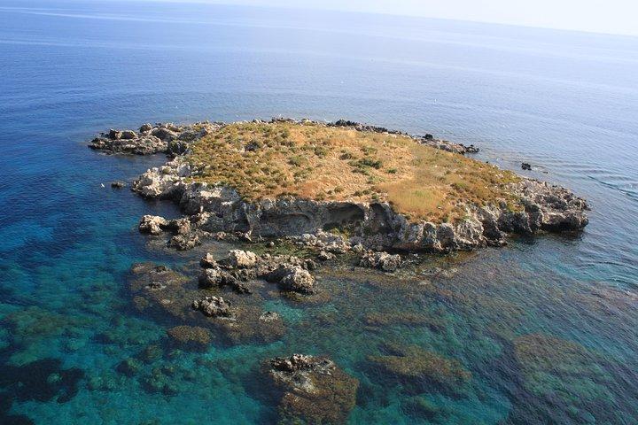 Luxury Eden 18 Private Self-drive boat hire to Blue Lagoon & more