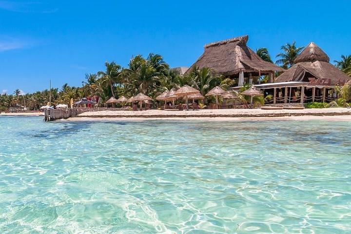 Isla Mujeres tour in a Catamaran with snorkel, open bar, lunch