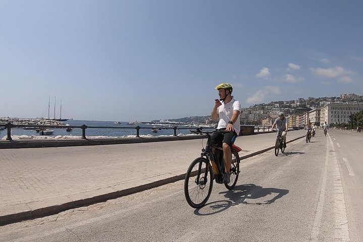 Exciting e-bike(pedal assisted)ride in the heart of Naples