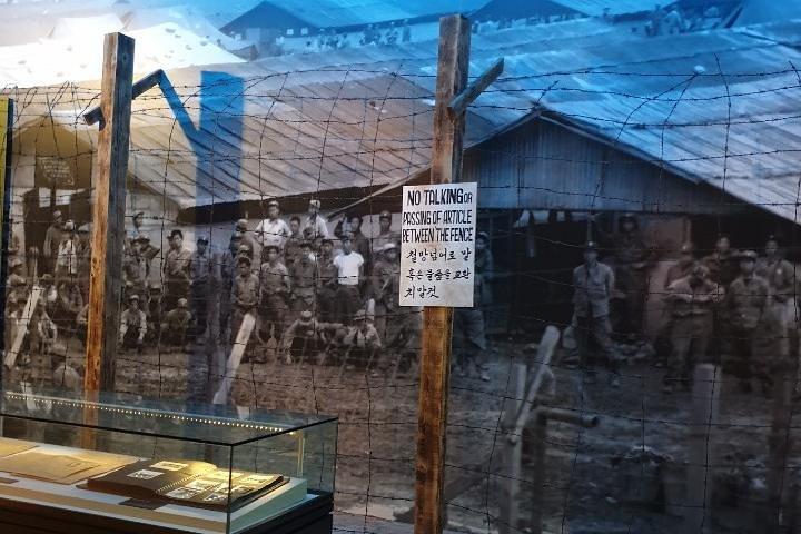 Private Tour: Talk show with N.K. Defector and Short Hiking