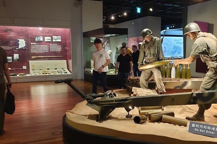 Private Tour: Talk show with N.K. Defector and Short Hiking