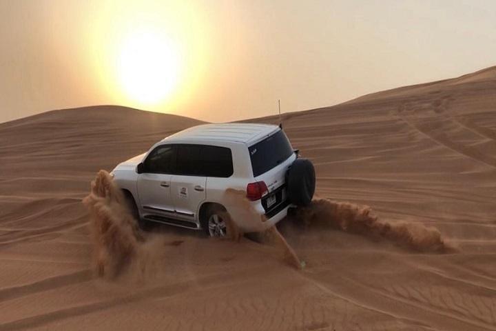 Premium Sundowner Red Dunes & Camel Safari with BBQ Dinner