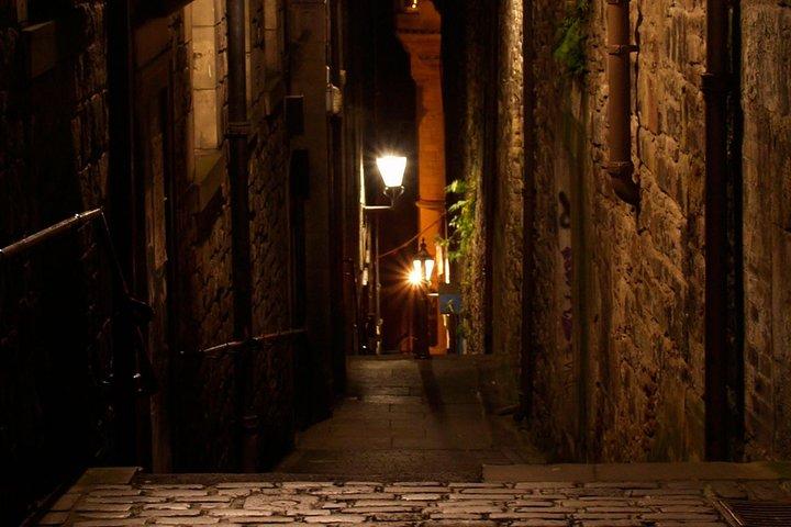 Edinburgh 2 Hour Nighttime Ghost Tour Italian Tour Guide