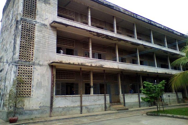 Private Half Day Trip to Genocidal Museum & Killing Field