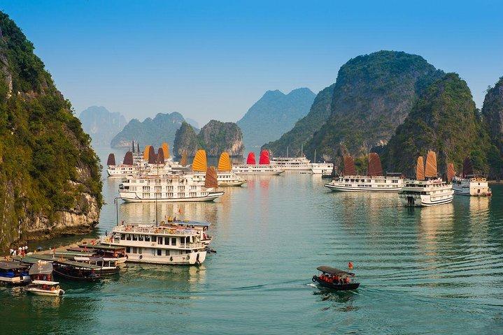 Private Halong Bay Sailing Cruise from Hanoi