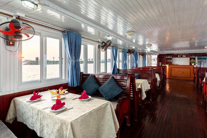 Halong bay Full Day Cruise trip: kayaking, surprise cave, titop island, lunch