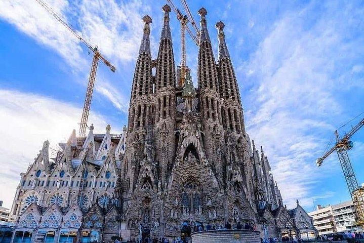 Barcelona Highlights Private Guided Tour