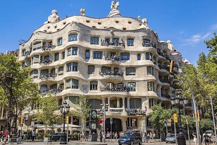 Barcelona Highlights Private Guided Tour
