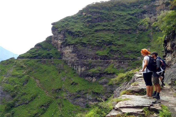 2 Days Tiger Leaping Gorge Hiking Group Tour