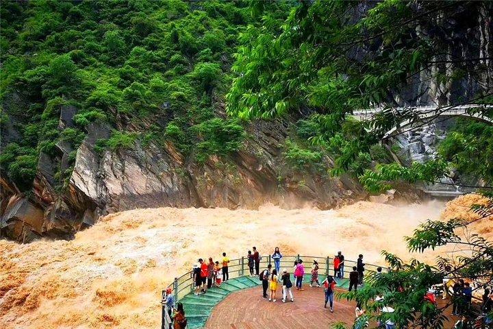 2 Days Tiger Leaping Gorge Hiking Group Tour