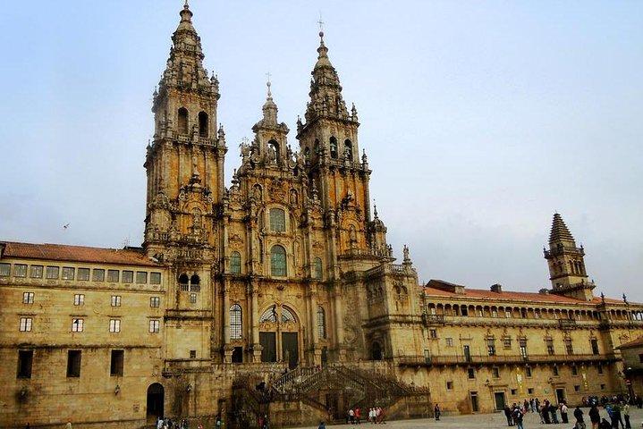 Porto: Santiago de Compostela and Valença do Minho Day Trip