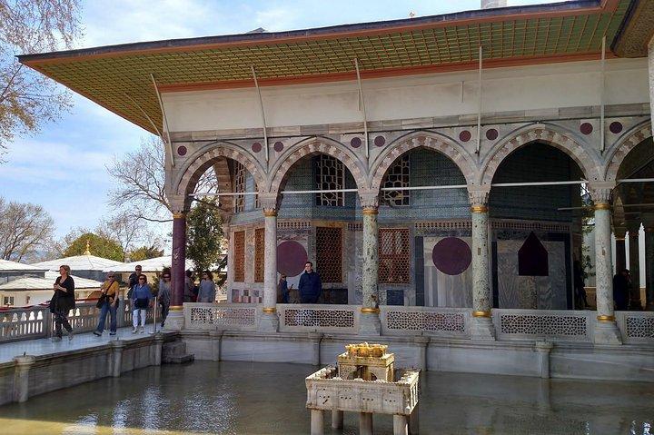 Small-Group Topkapi Palace and Harem Tour with Tickets