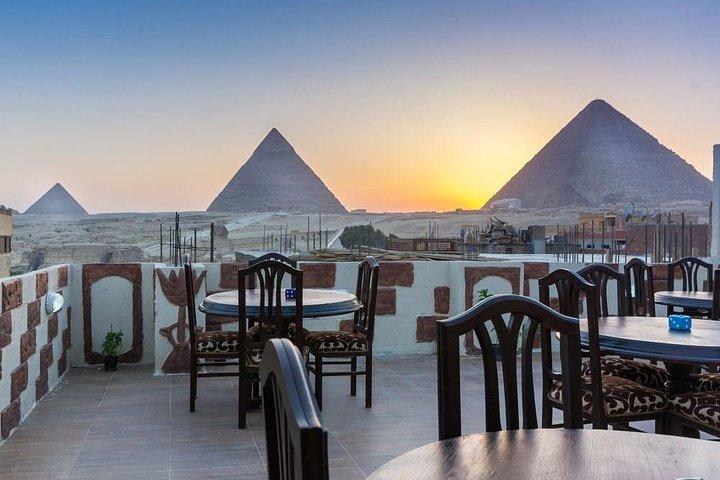 Great Pyramid Inn Lunch With Pyramids View