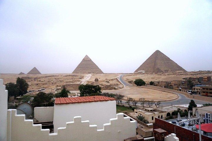 Great Pyramid Inn Lunch With Pyramids View