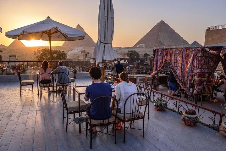 Great Pyramid Inn Lunch With Pyramids View